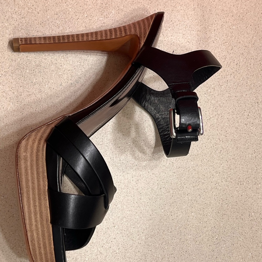 Coach Dani Heels
Size 9